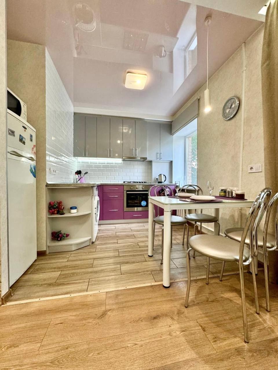 Apartpoltava Витончені Апартаменти Біля Лялькового Театру, Звітна Документація Для Відрядження, Банківський Чек エクステリア 写真