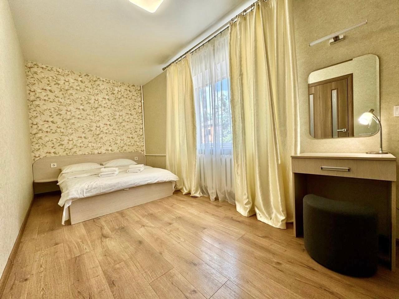 Apartpoltava Витончені Апартаменти Біля Лялькового Театру, Звітна Документація Для Відрядження, Банківський Чек エクステリア 写真