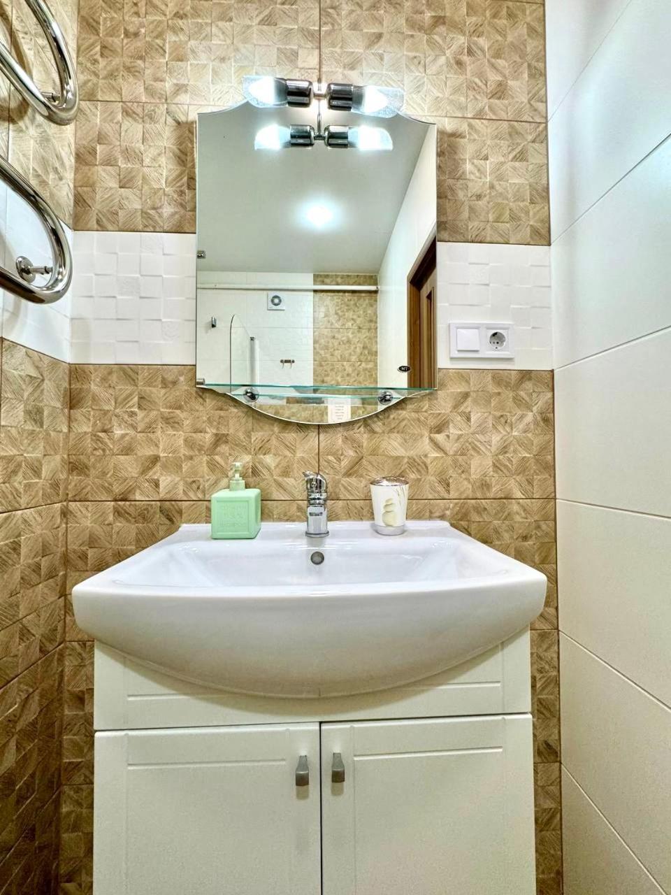 Apartpoltava Витончені Апартаменти Біля Лялькового Театру, Звітна Документація Для Відрядження, Банківський Чек エクステリア 写真